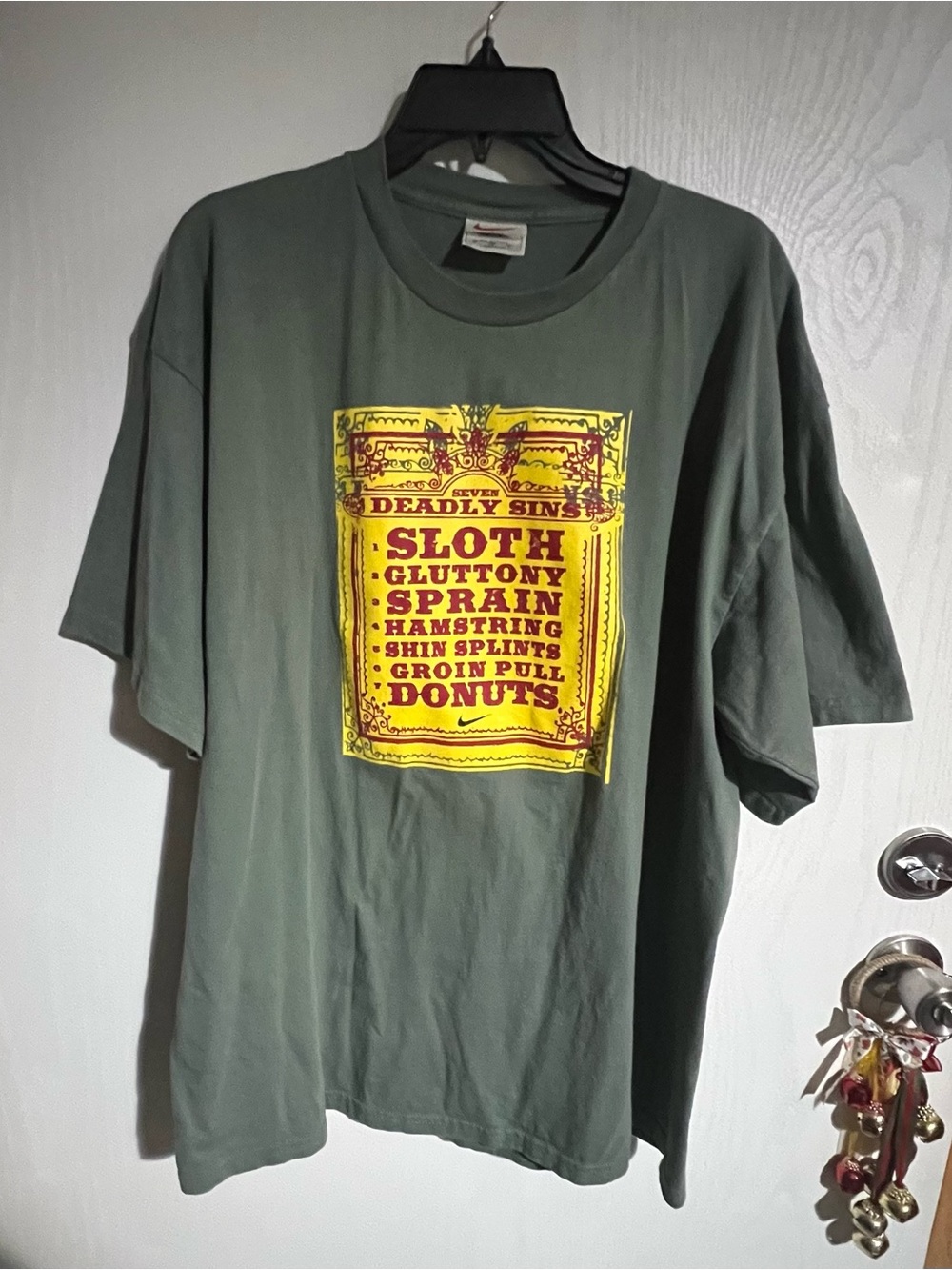 Nike Vintage Men's Olive Green Short Sleeve Tee with Yellow Graphic